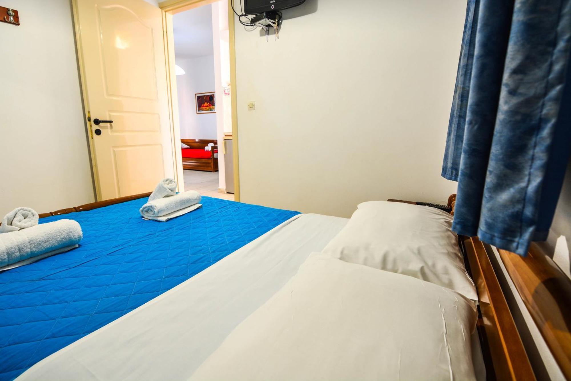 Epavlis Apartments Порто-Хелі Екстер'єр фото