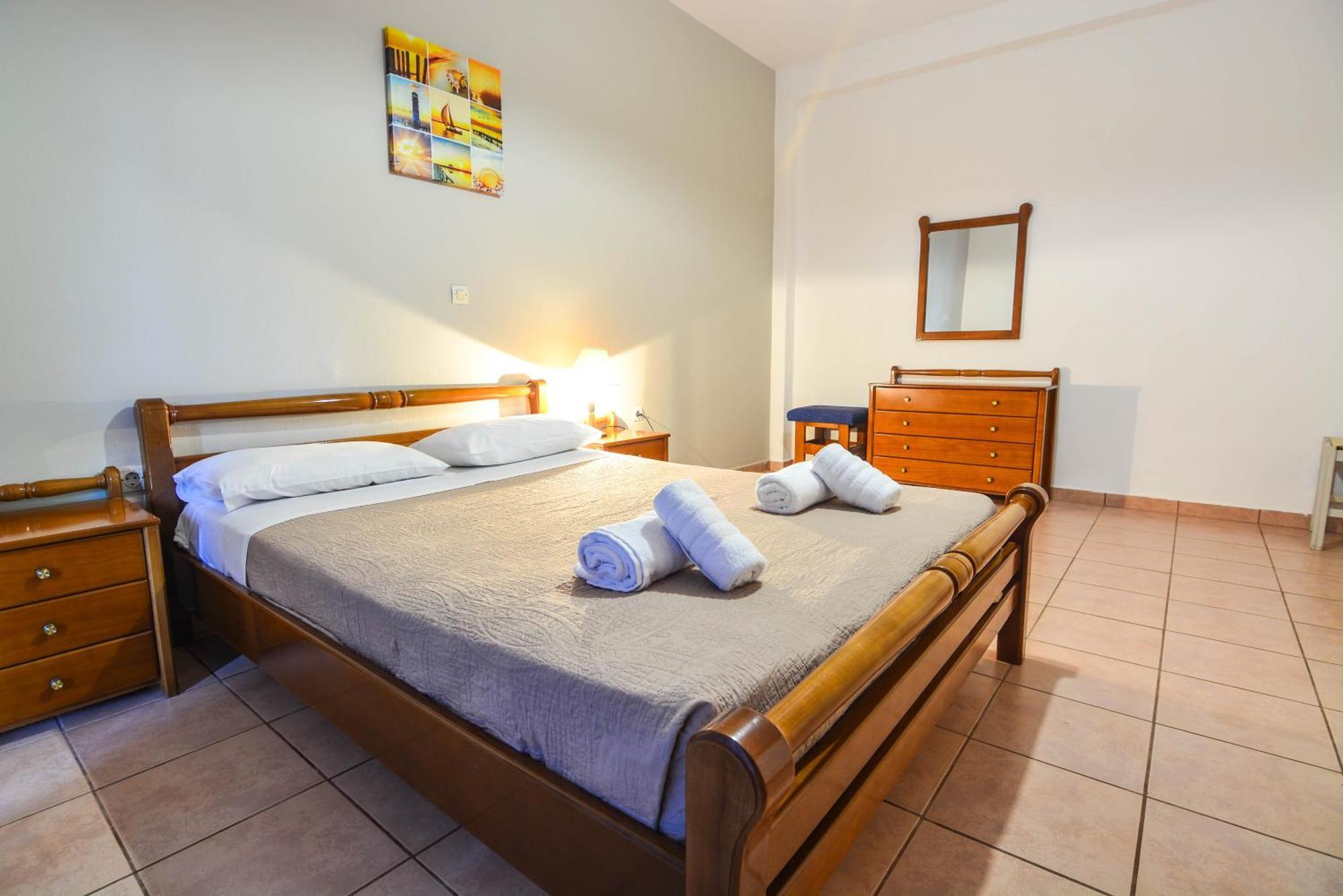 Epavlis Apartments Порто-Хелі Екстер'єр фото