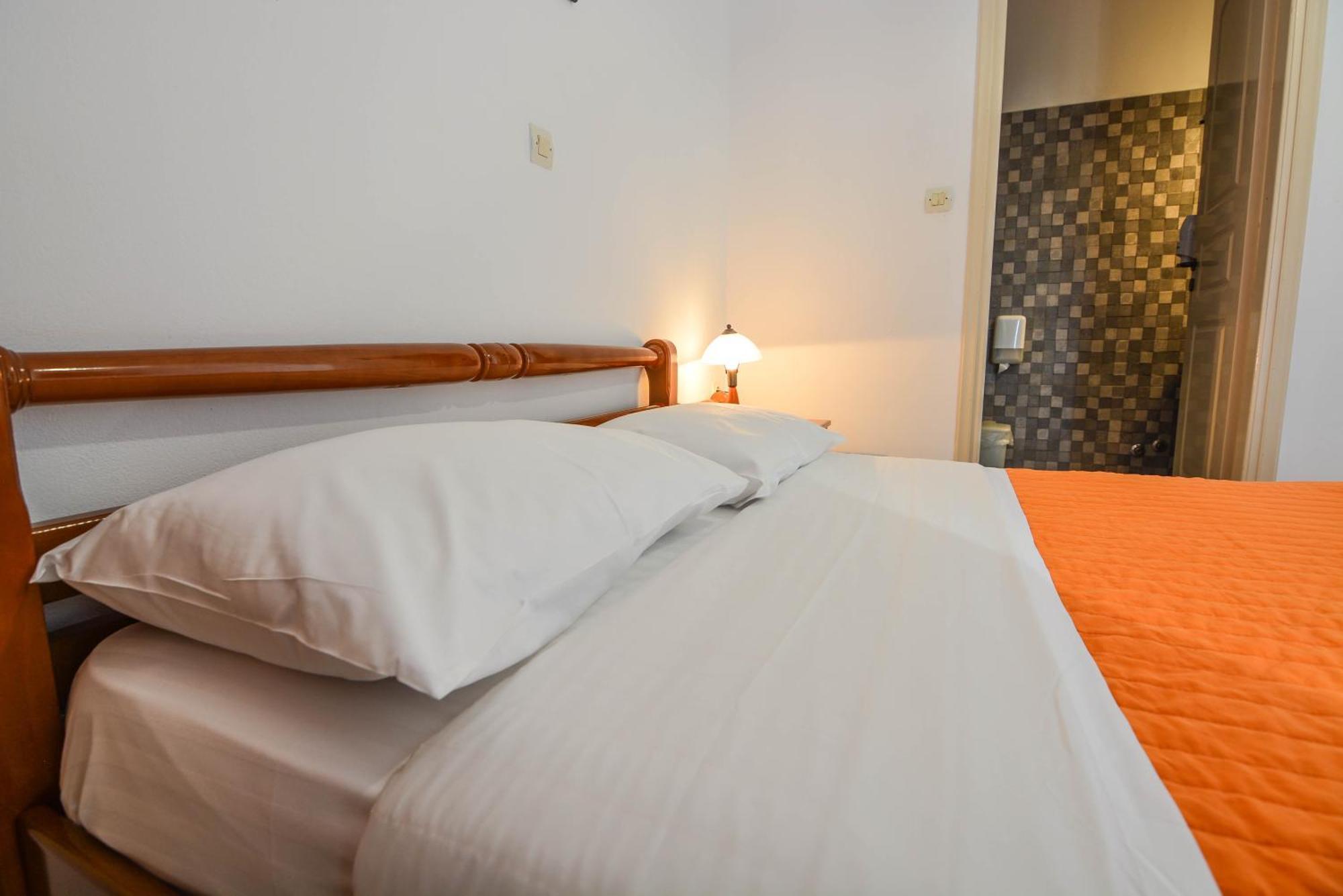 Epavlis Apartments Порто-Хелі Екстер'єр фото
