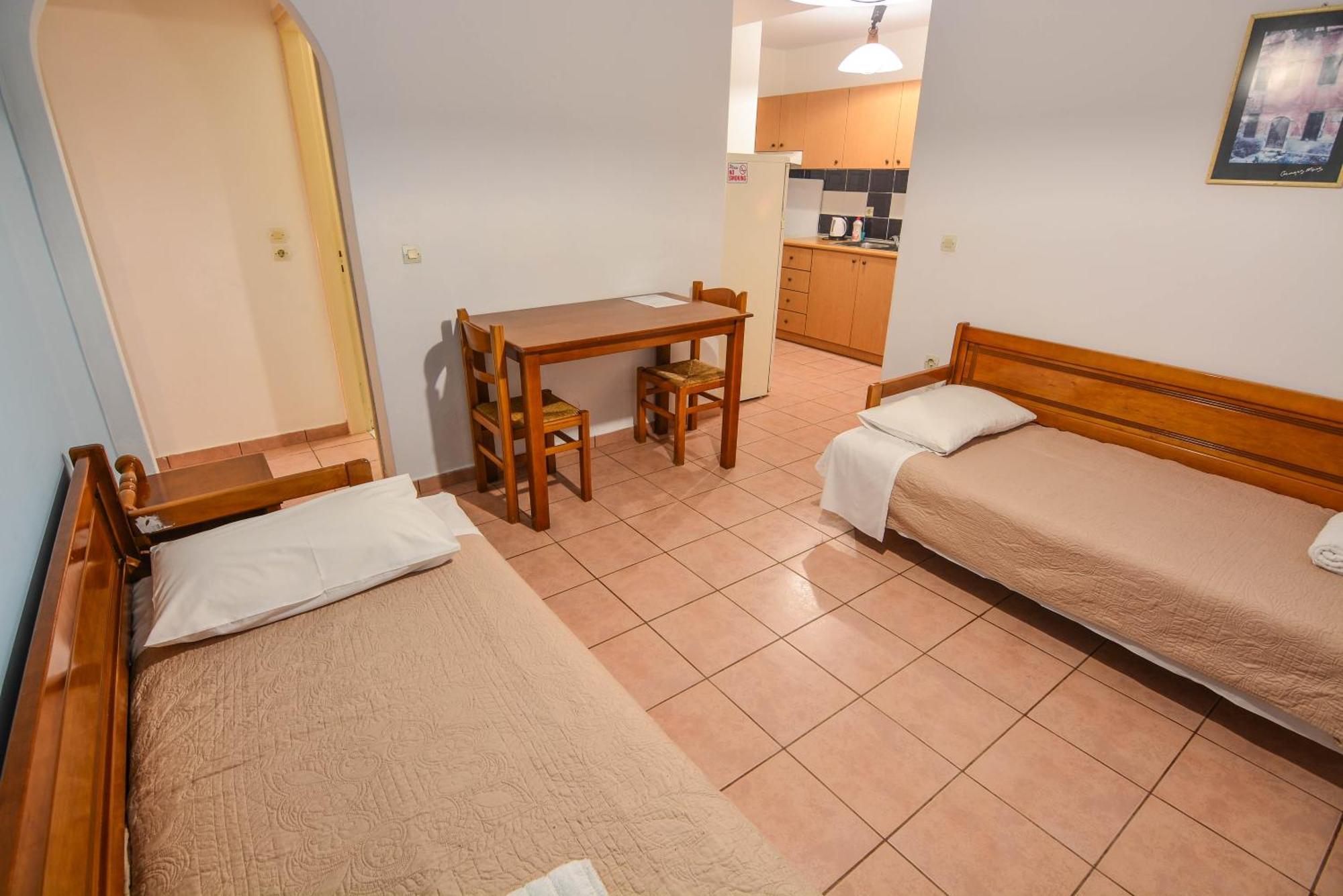 Epavlis Apartments Порто-Хелі Екстер'єр фото