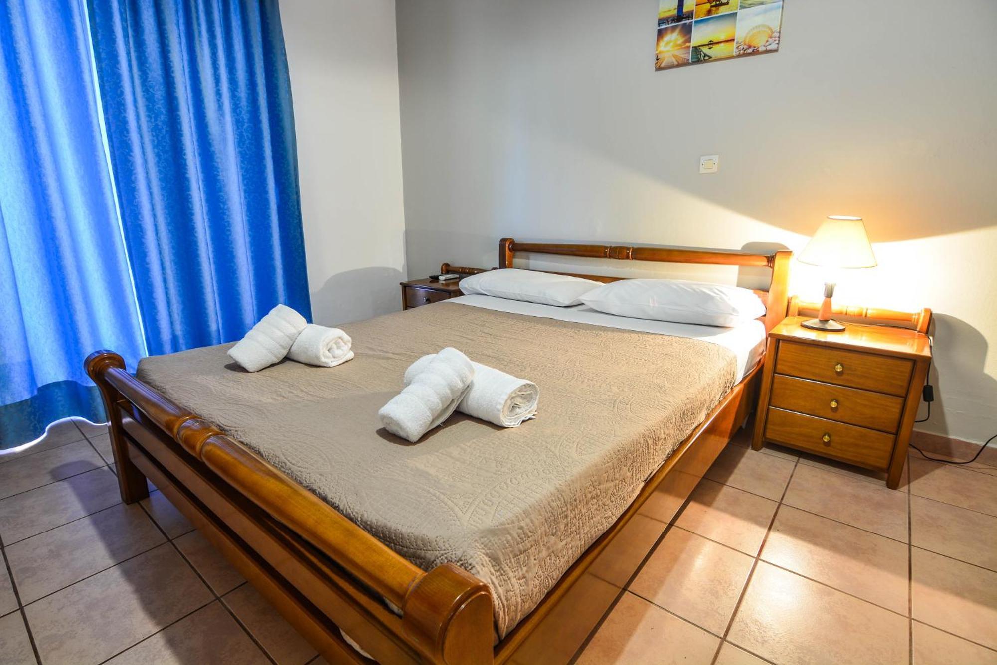 Epavlis Apartments Порто-Хелі Екстер'єр фото