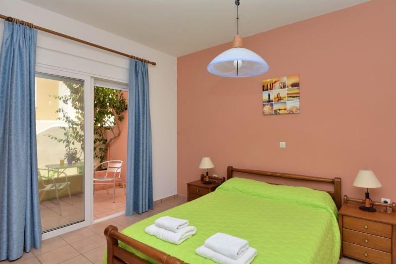 Epavlis Apartments Порто-Хелі Екстер'єр фото